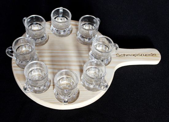 Preview: Schnapsrunde 20cm mit Gravur und 8 Gläser Schnapsbrett Schnapsleiste Schnapslatte Serviertablett