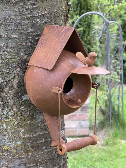 Preview: DanDiBo Vogelhaus zum Aufhängen Edelrost Deko Rost Gießkanne Wetterfest 96422 Nistkasten Futterstation für Vögel Shabby mit Kette hängend Metallkanne Kanne Balkon