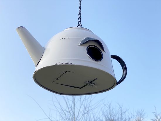 DanDiBo Vogelhaus zum Aufhängen Metall Deko Teekessel wetterfest 521862 Nistkasten Teekanne Futterstation für Vögel Shabby mit Kette Metallkanne Kanne Balkon
