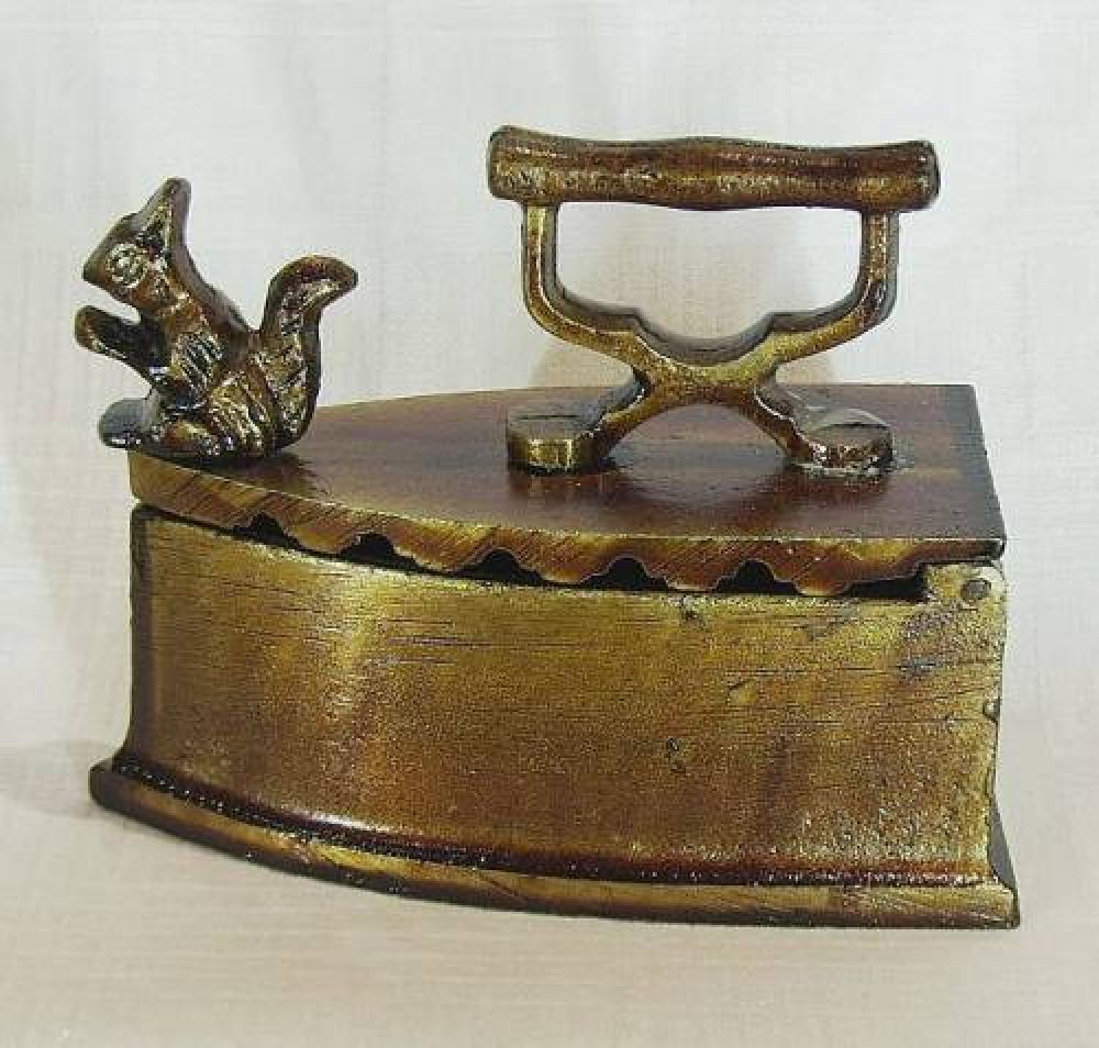 Briefbeschwerer Bügeleisen Eichhörnchen aus Metall 13cm