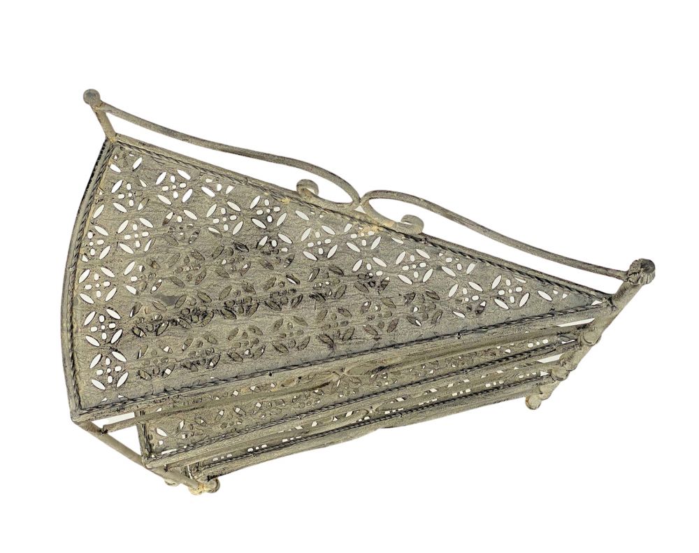 DanDiBo Blumentreppe Innen Metall Weiß Grau 55 cm Blumenständer mit 3 Ablagen 96125 Blumenständer Blumensäule Pflanzenständer Balkon Vintage